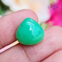 10.93 กะรัต พลอยคริสโซเพลส (Natural Chrysoprase) สีเขียวอ่อน สีธรรมชาติ ลักษณะคล้ายหยก ไม่มีการย้อมสี หรือปรับปรุงคุณภาพใดๆทั้งสิ้น