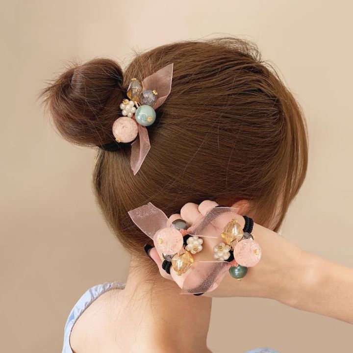 Dây Cao Su Đàn Hồi Quả Cầu Pha Lê: Don\'t let the ordinary hair band bore you anymore! Say hello to the exquisite Dây Cao Su Đàn Hồi Quả Cầu Pha Lê! With its unique design featuring sparkling crystal balls, this stunning hair accessory will add a touch of glamour and sophistication to your hairstyle. Not only is it beautiful, but it is also durable and elastic, making it perfect for everyday wear. Don\'t hesitate to upgrade your hair game with this bling-bling sensation!