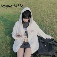 Vogue Bible เสื้อกันหนาว เสื้อแขนยาวผญ เสื้อเเขนยาว สไตล์เกาหลี ใหม่ กราฟฟิตี้ เสื้อแขนยาวฮูด เสื้อกันหนาวมีฮู้ด 2023 ใหม่  WJK2390PMM 37Z230912