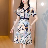 【YF】 2023 New temperament high-end color contrast middle-aged mother summer acetate satin embroidery waist dress