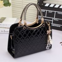 Hot selling [Send pendant] 2020 new fashion Korean version shoulder bag messenger ladies all-match