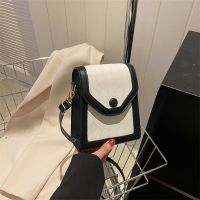 [COD] Internet celebrity splicing rhombic bag women 2023 this year popular spring and summer new texture commuter Messenger mobile phone