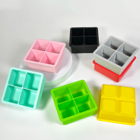 4กริด Big Ice Cube Maker ถาดพร้อมฝาปิดซิลิโคนสแควร์แม่พิมพ์น้ำแข็งแม่พิมพ์สำหรับวิสกี้ค็อกเทลบรั่นดีขนาดใหญ่ถาดน้ำแข็ง Ice Cube Mould