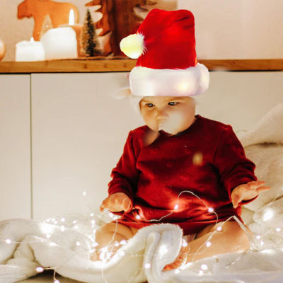 หมวกคริสต์มาสหมวกคริสต์มาสเทศกาลผ้ากำมะหยี่ตลกไฟ LED สำหรับเป็นของขวัญให้กับเพื่อนบ้านเพื่อนครอบครัวของแท้คุณภาพสูง