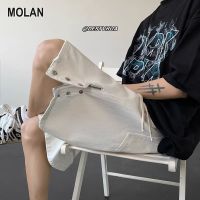 MOLAN กางเกงขาสั้นแนวสตรีทสไตล์ใหม่กางเกงห้าจุดทรงหลวมมีกระดุมระดับสูงสำหรับผู้ชาย