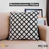 [ส่งฟรี] หมอนอิง หมอนวางโซฟา ขนาด 50x50ซม. รุ่น Monochrome Pillow สีโทนดำลาย Geometry  RENITA HOME