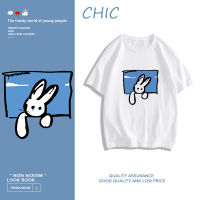 CHIC ผ้าฝ้ายแท้ เสื้อยืดแขนสั้นพิมพ์ลายกระต่ายแสนสนุก สไตล์สบาย ๆ T0557