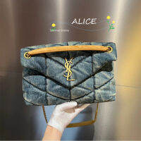 A.L.I.C.E PUFFER กระเป๋าใบเล็กในผ้าเดนิมวินเทจและหนังกลับสีกรมท่า