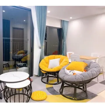 Ghế trang trí phòng khách năm 2024 được cập nhật với nhiều kiểu dáng và màu sắc đa dạng. Chất liệu cũng được tối ưu hóa với sự kết hợp giữa da tổng hợp và gỗ cao cấp, mang đến sự sang trọng và đẳng cấp cho không gian phòng khách của bạn.