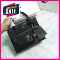 กระเป๋า LYN HANDBAG CROSSBODY BAG กระเป๋าถือ กระเป๋าสะพายข้าง กระเป๋าสะพาย กระเป๋าผู้หญิง กระเป๋าดำ ของแท้ 100%