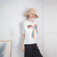 Issey Miyake 2023 New เสื้อยืดคอกลมแขนสั้นสไตล์ตะวันตกพิมพ์ลายโบว์เรียบง่ายสำหรับผู้หญิงเสื้อพับเก็บได้ทรงหลวมใส่ด้านนอกดูผอมเพรียวแบบใหม่