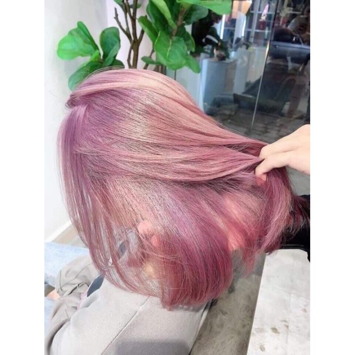 Sự lấp lánh và huyền bí của màu hồng phấn được tôn lên hoàn hảo nhất thông qua sự kết hợp của tông màu NEV-COLOR 5D. Nhuộm phủ bóng với màu hồng phấn, tóc của bạn sẽ trở nên mềm mượt, đầy sức sống và lấp lánh như những viên kim cương.