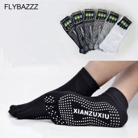 Men 6 Colors Cotton Breathable Wicking Non-Slip Yoga Socks Sports Gym YOGA Deodorant Wings Socks 5 Toe Socks Male Cycling Socks