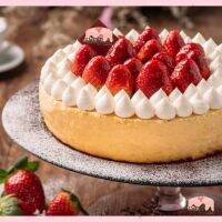 ? VANILLA MOUSSE CAKE WITH STRAWBERRY เค้กวานิลลา สลับชั้นมูสครีม ส่งด่วนในวันด้วย Lalamoveรถยนตร์  เค้กวันเกิด เค้ก