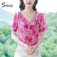 SNUG เสื้อคอวีแขนสั้นผ้าชีฟองลดอายุเสื้อเชิ้ตตัวเล็กลายดอกไม้2023ฤดูร้อนใหม่เสื้อเข้ารูปเก๋ไก๋