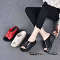 Kingdom_Fashion ร้องเท้าผูหญิง รองเท้าแตะลิ่ม รองเท้าแตะเสริมส้นผู้หญิง รองเท้ารัดส้น สะดวกสบาย อ่อนนุ่ม ความหนาพื้นรองเท้า 2023 ใหม่ B26G09V 42Z231018