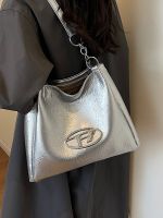 y2k silver bag 2023 new trendy high-end shoulder bag womens large capacity commuting large bag explosive style tote bag 【QYUE】