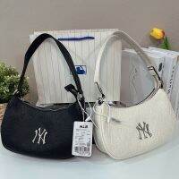 ลดพิเศษ 3 วัน กระเป๋า ny mlb ทรงhobo รุ่นหนัง สองสีสุดฮิต ถุงกระดาษซื้อเพิ่มหน้าลิ้ง