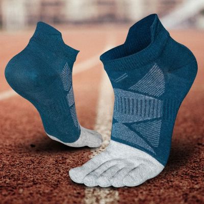 BIERJIN ถุงเท้ากันลื่นสำหรับผู้ชายถุงเท้าฟุตบอลถุงเท้ากีฬาชายห้านิ้วทำจากผ้าฝ้ายถุงเท้าทรงท่อ