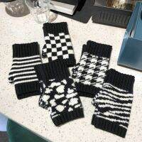 Black White Checkerboard Half Finger Fingerless Gloves for Women and Men Wool Knit Wrist Cotton Gloves Winter Warm Work Gloves