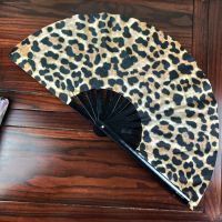 【CW】 34cm Large Kung Fu Fan Loud Bamboo Folding Fan Craft Gifts Stage Performance Dance Party Photography Props Leopard Grain Fan