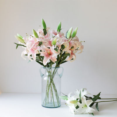 O•urHome [พร้อมส่ง] ดอกลิลลี่ 3 หัว Artificial 3 heads of lilies ดอกไม้ปลอมงานแต่งงานและของตกแต่งบ้าน อุปกรณ์ประกอบฉากภาพ ตกแต่งโรงแรม ดอกไม้ปลอม