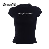 ♚◎ Sweeticme ใหม่ เสื้อยืดครอป คอกลม แขนสั้น พิมพ์ลาย ทรงสลิมฟิต แฟชั่นสําหรับผู้หญิง 2023