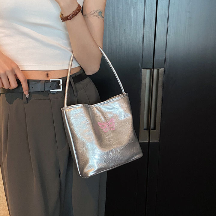 กระเป๋ายอดนิยมสำหรับผู้หญิงรุ่นใหม่ในปีนี้-2023-กระเป๋าถือคุณภาพสูงกระเป๋าสะพายไหล่อเนกประสงค์เฉพาะฤดูร้อนกระเป๋าทรงจีบ