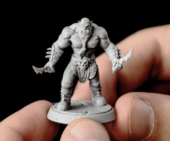 โมเดล-world-of-warcraft-figures-orc-rogue-with-two-daggers-scale-1-25-1-35