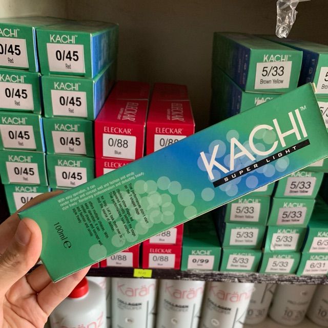 Thuốc nhuộm tóc Kachi 54 màu thời trang sẽ khiến bạn không thể rời mắt khỏi những bức ảnh ấn tượng về kiểu tóc đang được ưa chuộng nhất hiện nay. Đặc biệt, bạn sẽ có được nhiều sự lựa chọn để thể hiện cá tính và phong cách riêng của mình.