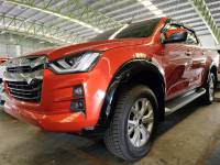 คิ้วล้อ Isuzu d-max ขนาด 6 นิ้วแบบเรียบสีดำเงา ทรง V-Cross สำหรับยกสูง ใส่ปี 2020 ถึง 2022