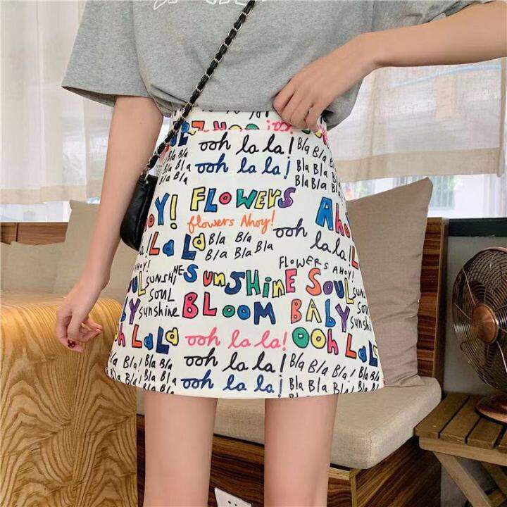 พร้อมส่ง-fashion-dress-shop-กระโปรงทรงเอเอวสูงกราฟฟิตีสไตล์ฮ่องกง-เทรนด์ใหม่-กระโปรงสั้น