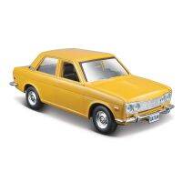 รถ1:24ของสะสม Maisto รุ่น1971 Datsun 510สีเหลืองแบบคงที่