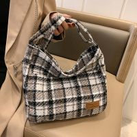 [COD] Large-capacity bag womens autumn and winter 2022 new commuter shoulder foreign style niche design tote