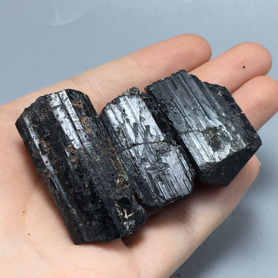 จักระตัวอย่างแร่ทัวร์มาลีนสีดำดิบ3ชิ้นคริสตัลและหินการทำความสะอาดอากาศเชิงอภิปรัชญาสำหรับหินบำบัด30-40มม
