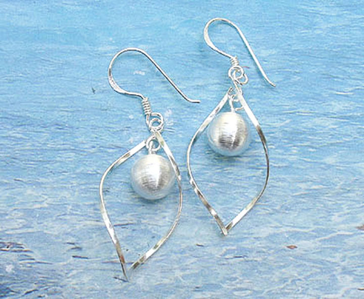 ball-beautiful-thai-design-earrings-sterling-silver-ลูกกลมบอล-สวยงามไทยตำหูเงินสเตอรลิงสวยของฝากที่มีคุณค่าของฝากถูกใจ