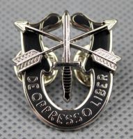 US SPECIAL FORCES SF HAT MOTTO METAL BADGE DE OPPRESSO LIBE PIN