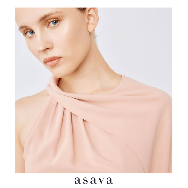 asava-aw22-claire-shawl-draped-dress-เดรสผู้หญิง-แขนกุด-ตกแต่งเดรปผ้าพันคอ-ซิปหลัง
