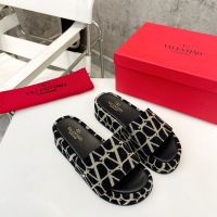 New type of slippers for womens outerwear, valentinoˉsummer trendy brand, high-end outdoor one line sandal, thick sole sandals, embroidered electric embroidered womens shoes