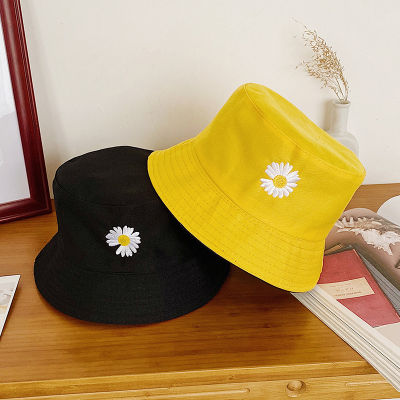 [COD] ดอกเดซี่เล็กๆน้อยๆหมวก ins หมวกไหมพรม GD วรรคเดียวกัน หมวกชาวประมงสองด้านสำหรับผู้หญิงหมวกทรงหม้อทรงขอบเล็กสำหรับฤดูร้อนสไตล์เกาหลี Christmas Gift