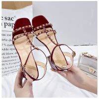 รองเท้าแตะส้นสูงแฟชั่นสำหรับผู้หญิง Gavici Heel Rivet Sandals (พร้อมสต็อก)