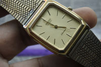 นาฬิกา Vintage มือสองญี่ปุ่น Seiko ชุบทอง Chronos 9021 5130 ระบบ QUARTZ ผู้ชาย ทรงสี่เหลี่ยม กรอบทอง หน้าทอง หน้าปัด 30มม. ตัวเรือนสแตนเลสใช้งานได้ปกติ สภาพดี ของแท้ ไม่กันน้ำ