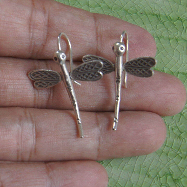 earrings-dragonfly-silver-karen-hill-tribe-a-valuable-gift-แมลงปอ-ของขวัญล้ำค่าสวยงาม-ตำหูเงินกระเหรี่ยงทำจากมือชาวเขา-มีลวดลายเด่น