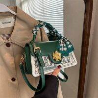 Hot selling High-end middle-aged Messenger 2023 new bag female all-match hand carry out temperament