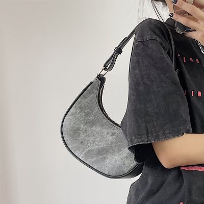 ▫ Senior French feeling small axillary bag lady in the summer of 2023 the new commuter retro feeling one shoulder worn handbag