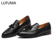 2020 New Fashion Black Bottom Leather Gentleman Fashion Stress Shoes Men Business Driving Shoes Handmade Tassel Loafers