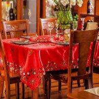 Corinada Brand Polyester Hand Crochet Satin Red Tablecloth Elegant Full Embroidered Vinyl Overlay Wedding Round Table Runners