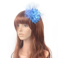 ผู้หญิงเลดี้งานแต่งงานดาร์บี้สีฟ้า Handamde ขนนก Fascinators หมวกกิ๊บปกคลุมลูกไม้ดอกไม้อุปกรณ์เสริม