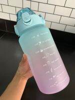 ขวดน้ำ 1.5 ลิตร ขวดน้ำ 1500ml แถมหลอด พร้อมส่ง รุ่นใหม่วางโทรศัพท์ได้ !! กระบอกน้ำสุดฮิต สีพาสเทลสวยมาก พลาสติกPCป้องกันการตกแตกวัสดุปลอดภัย