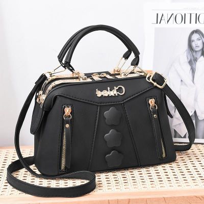 The new 2021 fashionable high-capacity female bag lady handbag cross-border shoulder his pure color button bag